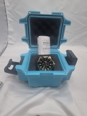 Invicta Men’s Watch with Blue Travel Case